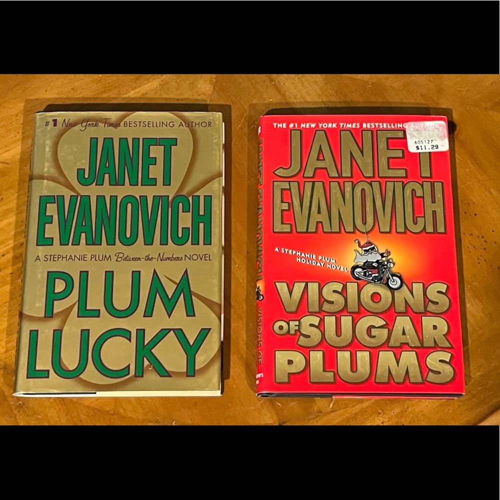 Janet Evanovich Book Bundle- Plum Lucky and Vsions of Sugar Plums